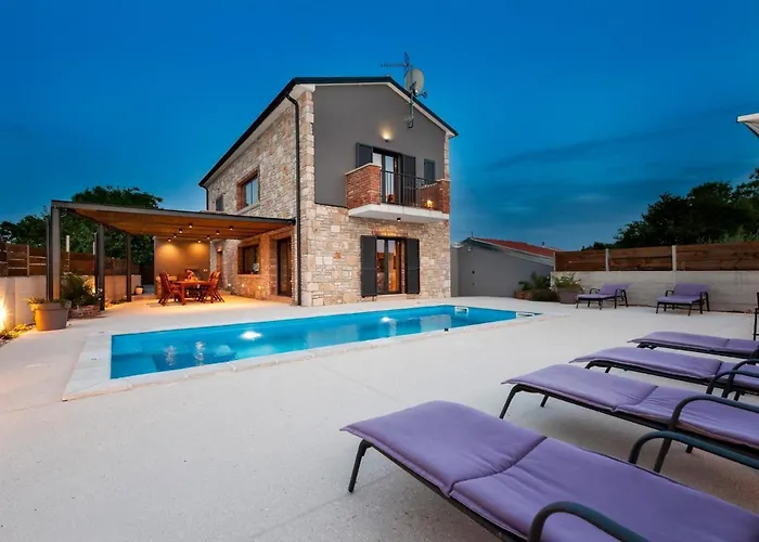 Ferienhaus Mit Privatpool Fuer 8 Personen Ca 200 Qm In Rovinj, Istrien Istrische Riviera